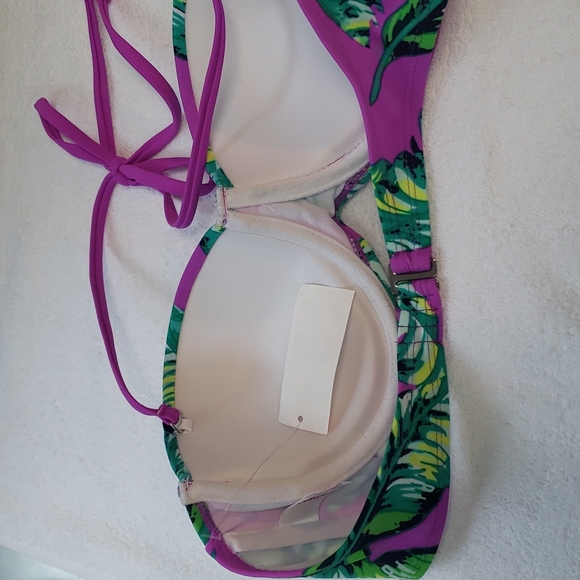 Womans bikini top and bottoms - Picture 4 of 4